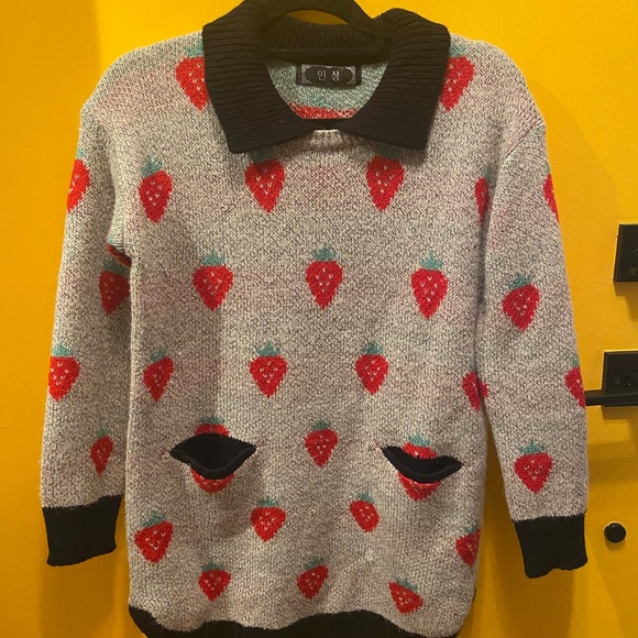 Strawberry Patterned Sweater - Picture 3 of 8